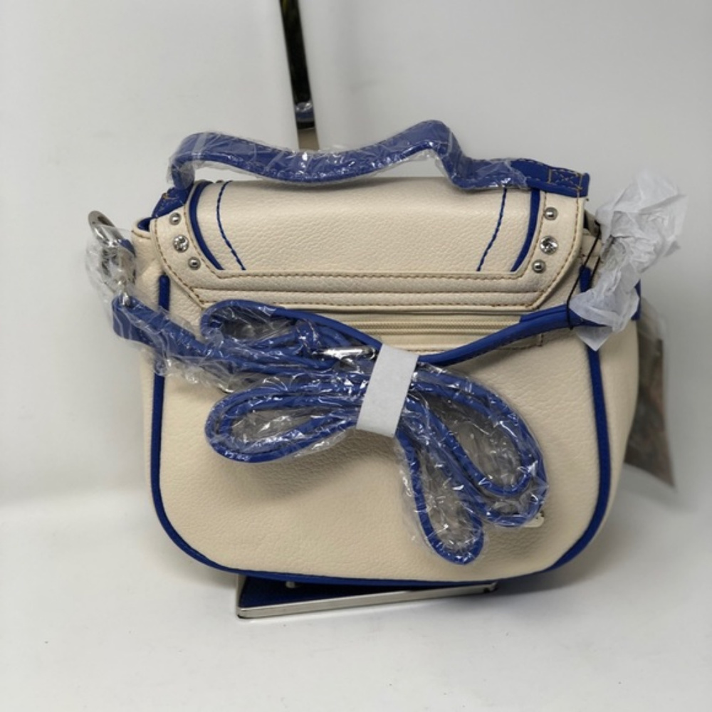Montana West Concho Collection Crossbody - Picture 2 of 4